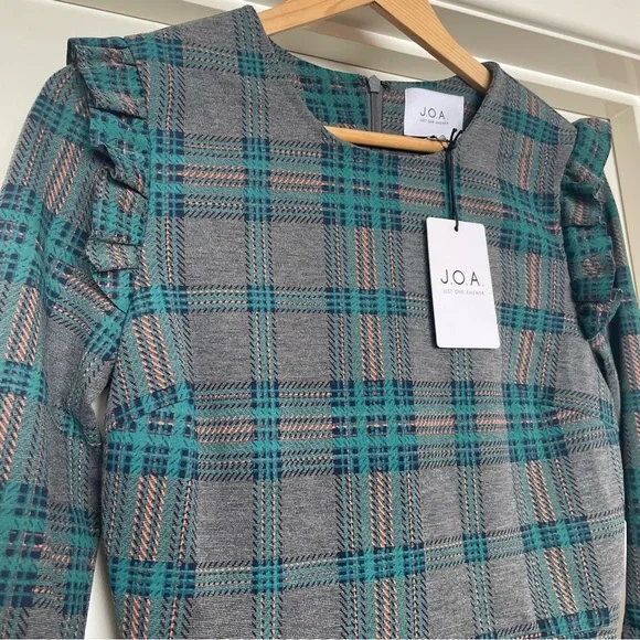 HOST PICK⭐️L.A brand J.O.A ✨Plaid Dress-Grey/Green-ruffles-3/4 sleeves 🖤💚 - Picture 8 of 9